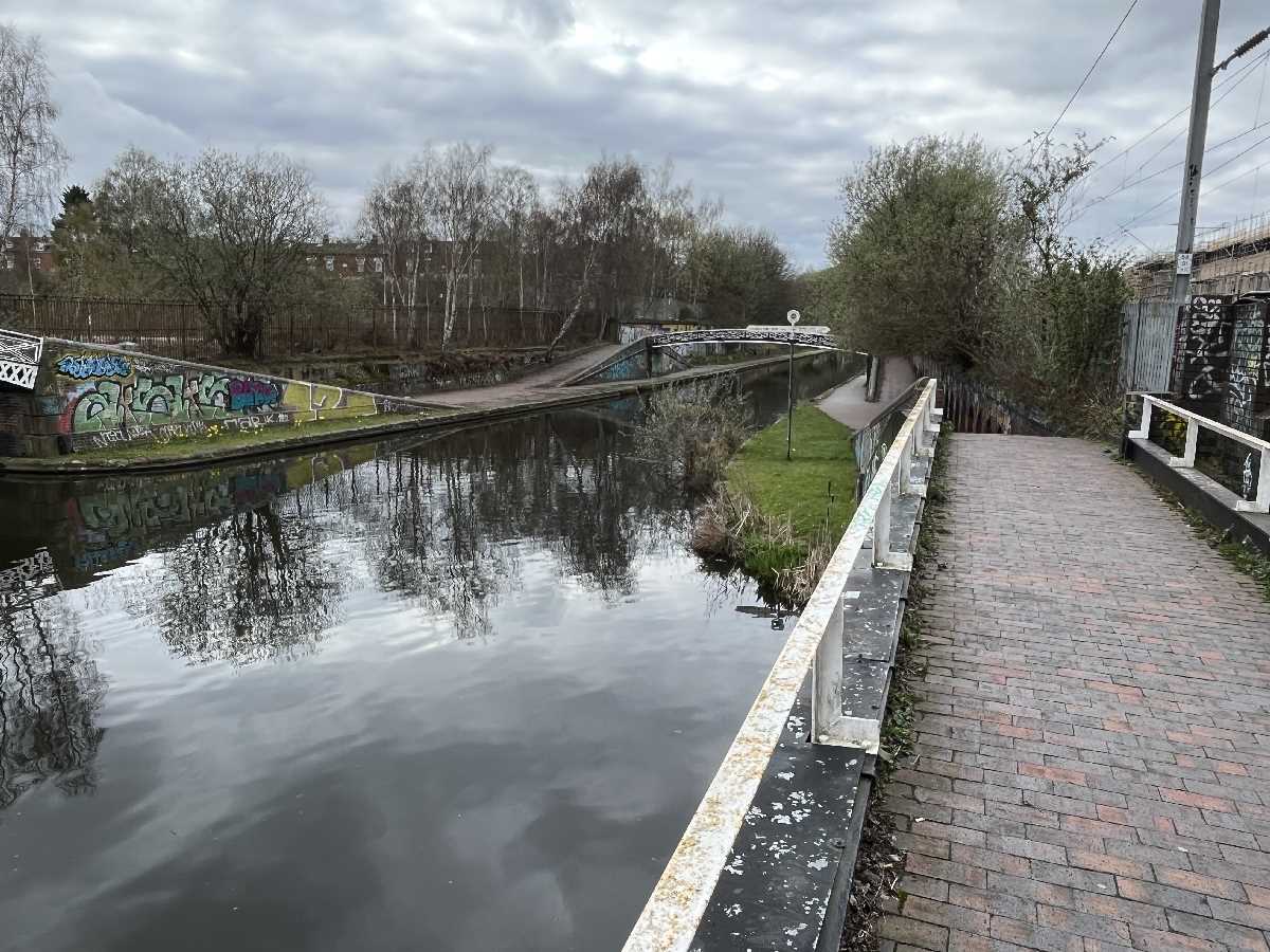 Birmingham to Smethwick walk up the Birmingham Canal Navigations New Mainline with Jonathan