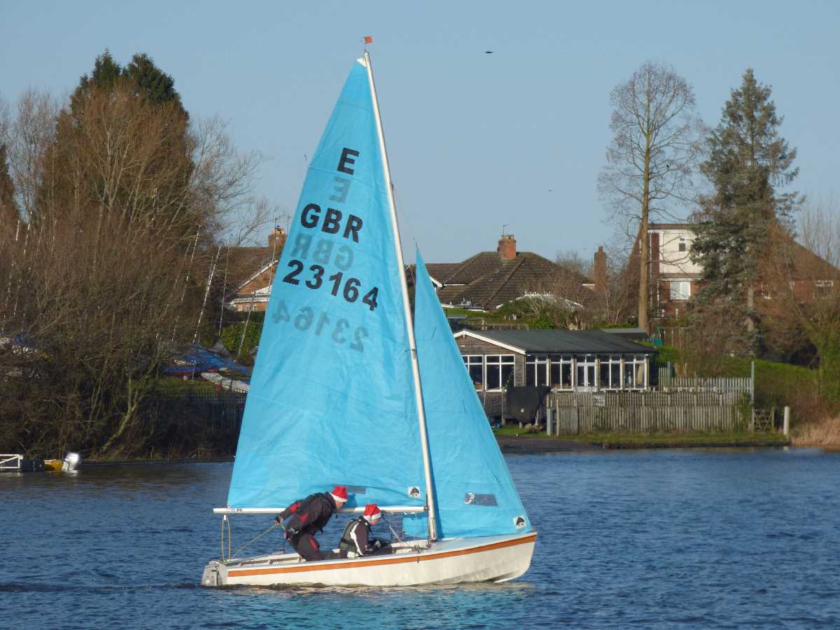 Earlswood Lakes Sailing Club on the Windmill Pool, Boxing Day 2022.